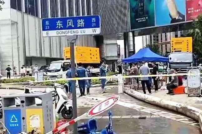 上海吴俊环境科学研究有限公司排涝突击队在排涝现场